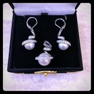 NWOT Simulated pearl & CZ earrings and pendant set